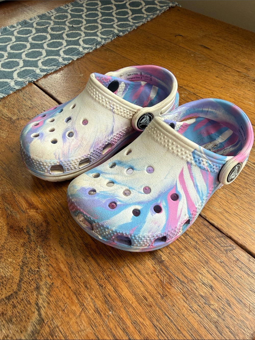 CROCS Toddler Marble Style Clogs in Pink, Blue, Purple and White size 7